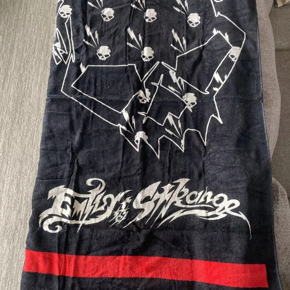 Black and Red Emily Strange Skull Towel,RARE - Picture 4 of 4